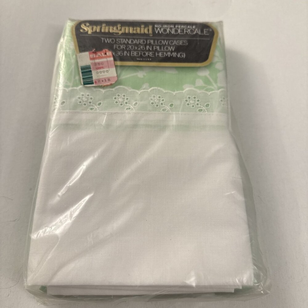Springmaid No Iron Percale Two Standard Pillowcases Green & White New BV11